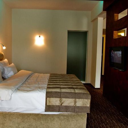 City Hotel Slatina Exterior photo