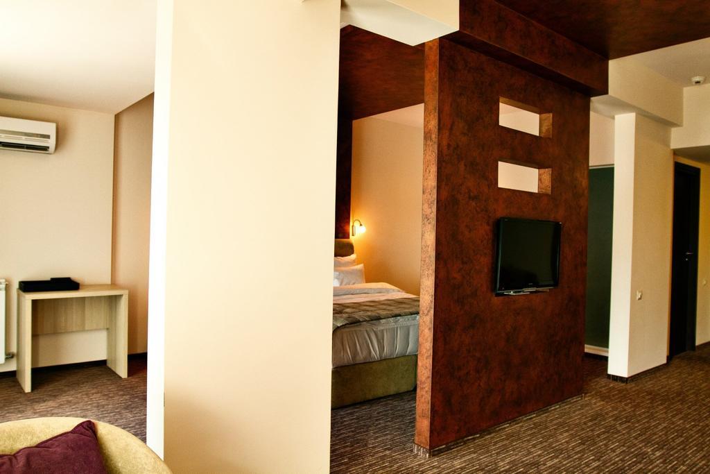 City Hotel Slatina Exterior photo